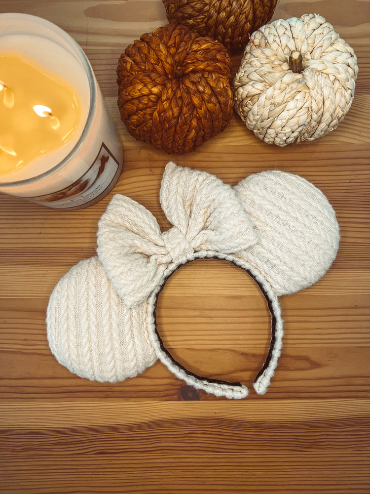
            
                Load image into Gallery viewer, Morning Fog Cable Knit Ears
            
        